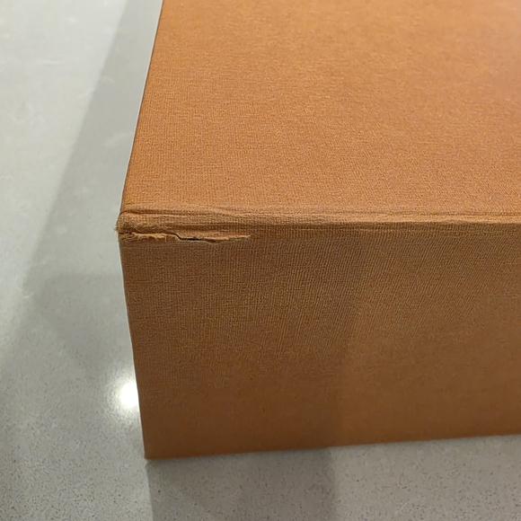 🔥Louis Vuitton Signature  Large Magnectic Closure Orange Packaging - Picture 6 of 14